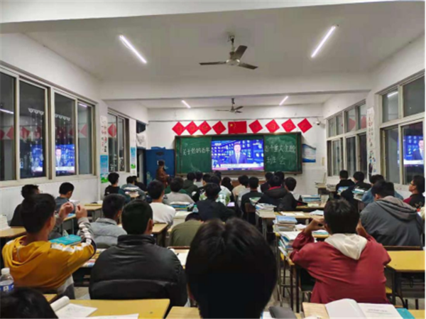 建筑艺术学院各班级团支部组织学习六中全会精神“主题团日活动”165.png